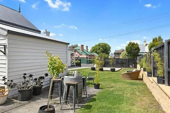 North Hobart Cottage 0*,